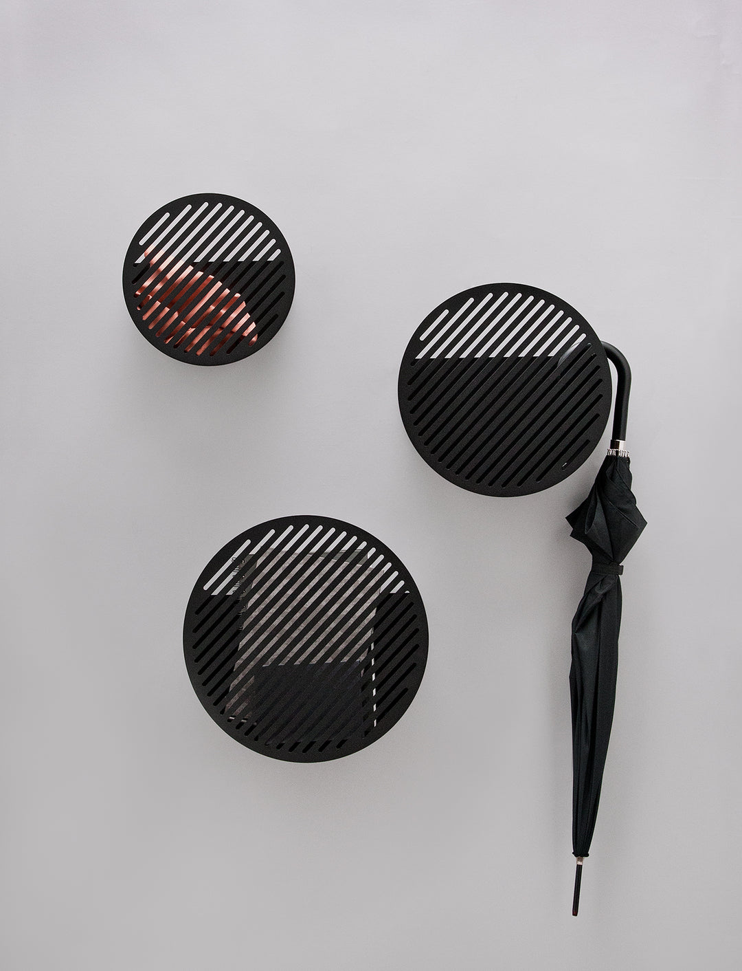 Diagonal wall basket, black