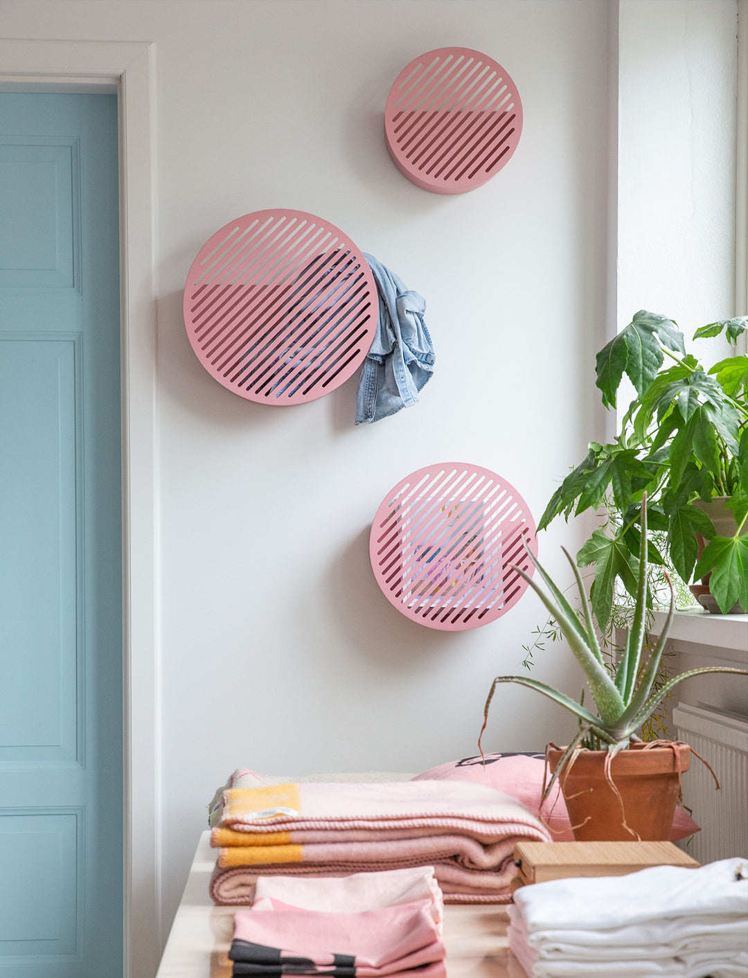 Diagonal wall basket, pink
